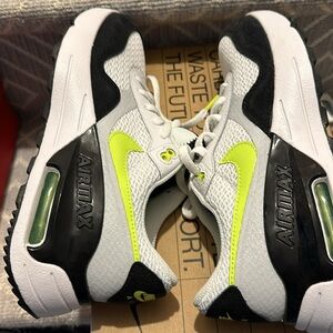 NIB Nike air max system GS
White blk bolt pure platinum 5Y